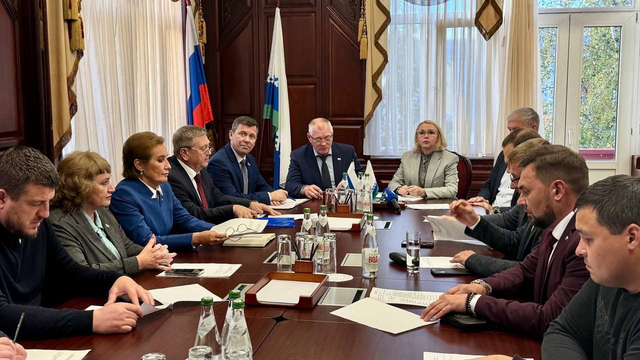 Принимаю участие в заседании фракции Единая Россия в Собрании депутатов Ненецкого автономного округа Парламентариям предстоит рассмотреть единственный вопрос повестки дня избрание губернатора НАО Решение об избрании губернатора депутаты регионального парламента примут 14 сентября в ходе двадцать первой сессии
