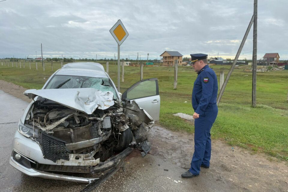 Два подростка погибли в ДТП в Хатассах  9 августа прокуратура города Якутска инициировала проверку в связи с трагическим дорожно-транспортным происшествием, произошедшим в посёлке Хатассы. На улице 50 лет Победы столкнулись автомобиль марки «Тойота Аллион» и мотоцикл «Regulmoto».  В результате лобового столкновения погибли несовершеннолетние водитель мотоцикла и его пассажир, оба 2009 года рождения.  Следственные органы начали процессуальную проверку по факту аварии. Ход расследования находится на особом контроле прокуратуры.  В рамках проверки будет проведена оценка соблюдения законодательства о безопасности дорожного движения. Особое внимание уделят работе органов профилактики безнадзорности и правонарушений среди несовершеннолетних.