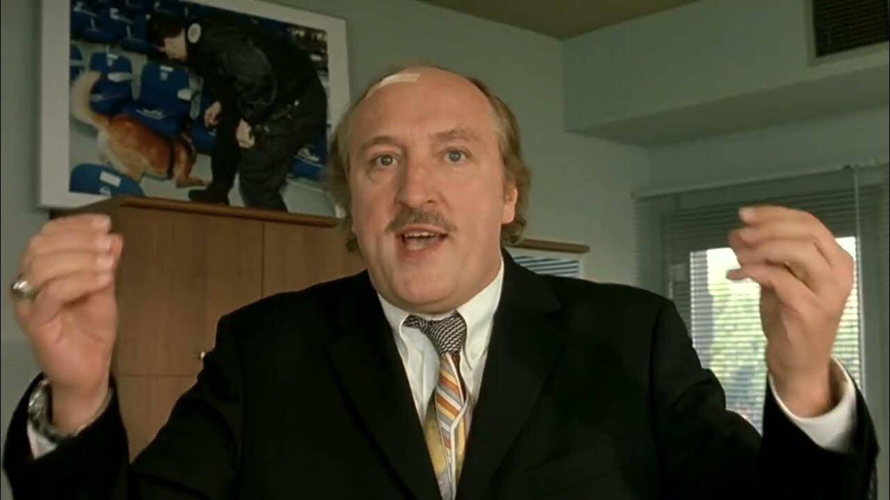 Со следующей недели такси в Бишкеке будет стоить 700 сомов Но это не точно Так считает Дастан Бекешев По его словам с 1 февраля для таксистов вводят обязательное лицензирование Часть водителей по его прогнозу просто уйдёт с рынка не оформятся или не успеют А дальше спрос на поездки никуда не денется а машин станет меньше В итоге обычная поездка за 200 300 сомов как говорит депутат может легко превратиться в 700 800 СЕЙЧАС KG I   Прислать новость