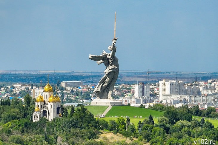 В Волгограде спроектируют водовод под Мамаевым курганом и насосную станцию за 478 млн рублей  В Волгограде вслед за Советским районом, где должны быть спроектированы новые канализационные коллекторы, власти объявили о подготовке к строительству коммунальных сетей и новой водозаборной станции на территории Тракторозаводского, Краснооктябрьского, Дзержинского и Ворошиловского районов. Как сообщает ИА «Высота 102», накануне соответствующие аукционы были опубликованы на «Госзакупках».  Компаниям, победившим в конкурсах, предстоит спроектировать шесть объектов.  Рассказываем, где и что построят.