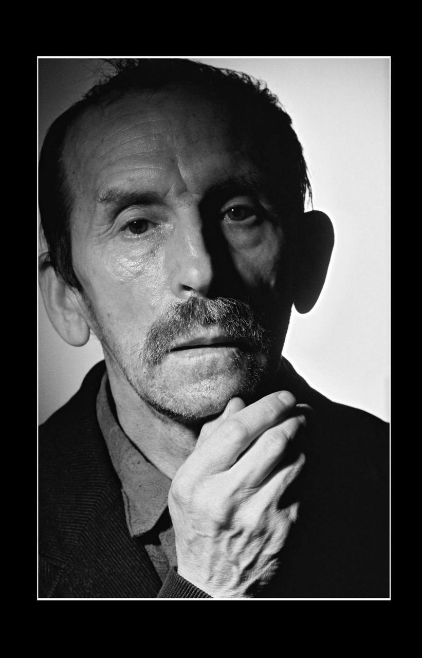 Ушёл из жизни художник Геннадий Устюгов В Петербурге на 89 м году жизни скончался Геннадий Устюгов один из ярких представителей ленинградского неофициального искусства 1970 1980 х годов О его смерти сообщил фотограф Эрмитажа Юрий Молодковец который в последние годы заботился о художнике Устюгов прошёл непростой путь работал на заводе тяжело болел долгие годы жил в интернате но не переставал писать картины Его живопись вдохновлённая импрессионистами и прежде всего Анри Матиссом сегодня хранится в Эрмитаже Русском музее и Музее нонконформистского искусства Геннадий Устюгов навсегда останется частью истории петербургского художественного андеграунда Подпишись на Комсомольскую правду СПб отдай свой буст нам