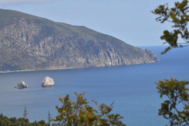 В Крыму появится новый государственный природный заповедник Мыс Мартьян Его создадут на базе природного парка регионального значения который расположен в Ялте Постановление подписал премьер министр Михаил Мишустин сообщает пресс служба правительства России Площадь природного заповедника составит 241 4 га включая часть прилегающей акватории Черного моря Подписывайся на truekpcrimea
