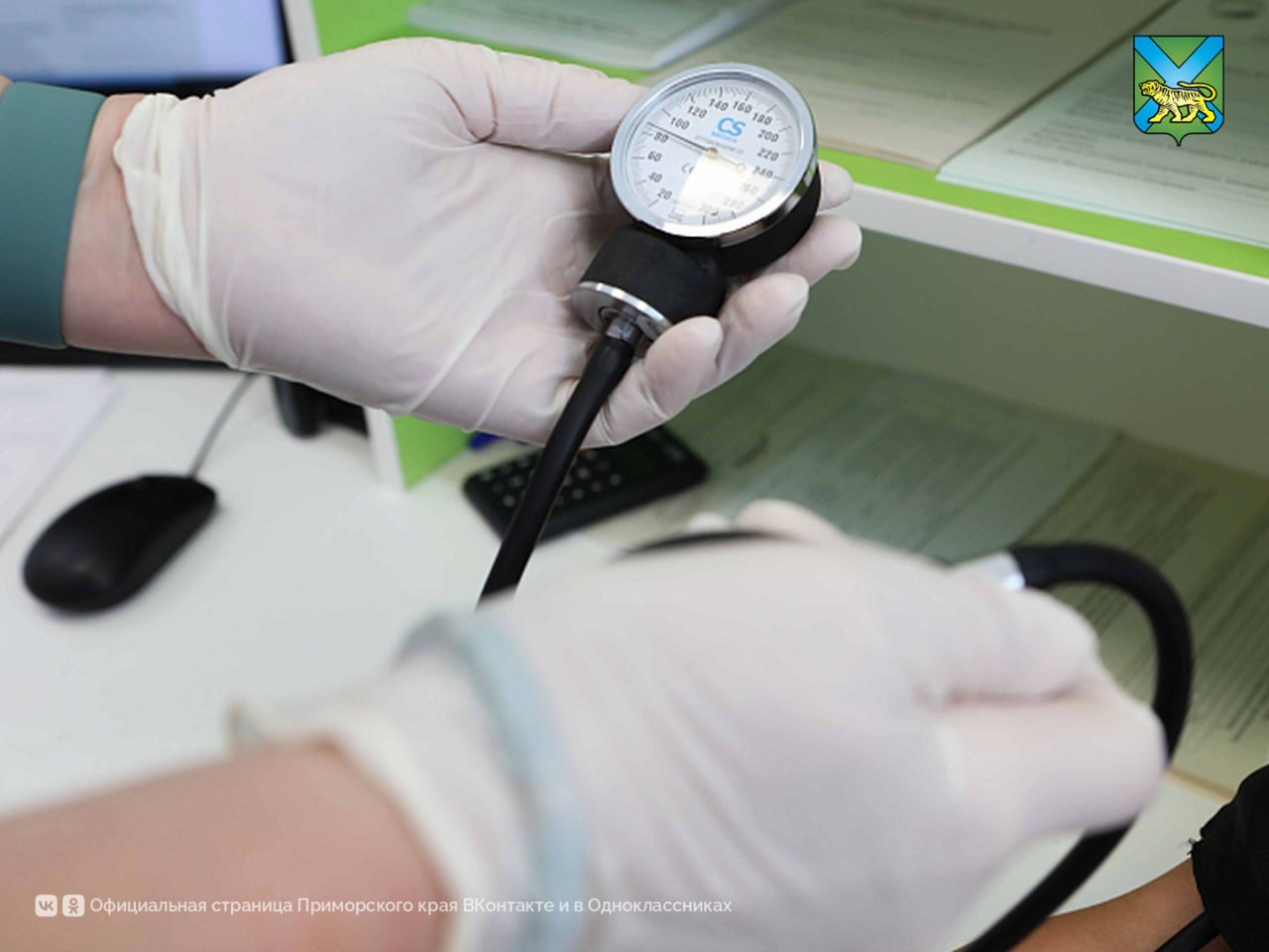 Городскую больницу в Находке обновили по федеральной программе Долгосрочный план комплексного социально экономического развития Специалисты привели в порядок корпус общей площадью почти 400 кв метров снаружи и изнутри заменили электропроводку сантехнику и вентиляцию обновили покрытие пола и стен установили оборудование климат контроля охранную и пожарную сигнализации систему вызова персонала и видеодомофоны привели в порядок кровлю и фасад утеплили стены Также при ремонте учли доступность для маломобильных пациентов Важно что большое внимание в Находке уделяют переоснащению медучреждений оборудованием нового поколения и обучению специалистов для сферы здравоохранения Читайте новости первыми в нашем канале в Max