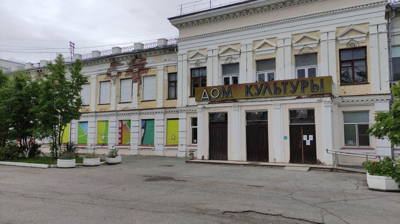 Провели большую работу: о ремонте ДК в поселке Горького рассказала мэрия Жители поселка имени Горького несколько лет добиваются от администрации ремонта Дома культуры в своем районе. О реконструкции здания активно заговорили в 2022-м, но до сих пор к работам не приступили, хотя внутри зафиксировано провисание балки с угрозой обрушения крыши. В мэрии сообщили, что ждать осталось недолго: уже летом ДК начнут приводить в порядок. Прочитать статью полностью