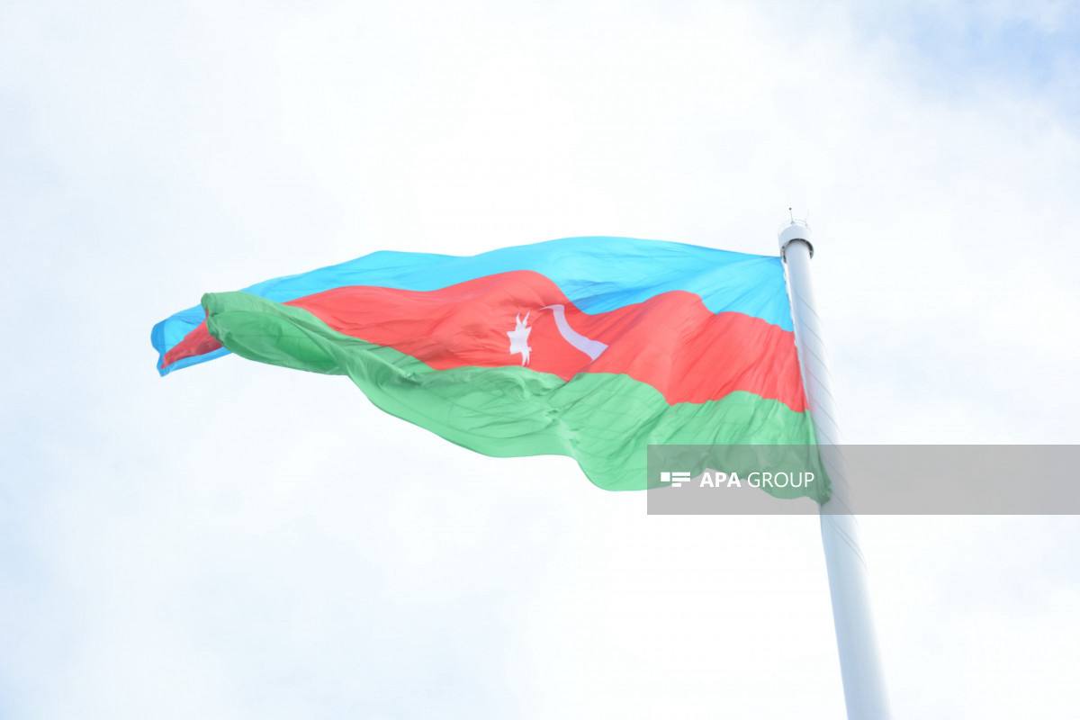 Сегодня в Азербайджане отмечается День Государственного флага Трехцветный флаг Азербайджана в качестве государственного символа был принят на заседании правительства Азербайджанской Демократической Республики 9 ноября 1918 года vesti az