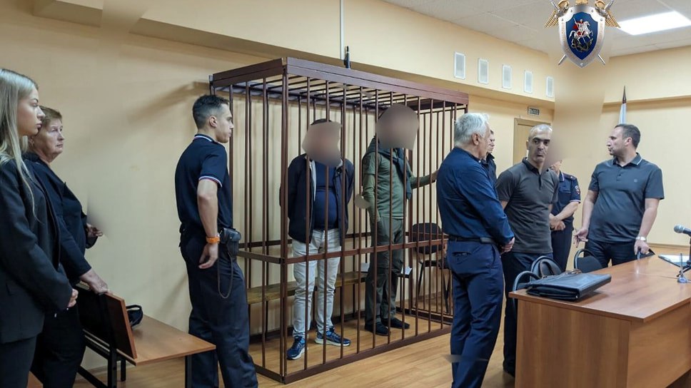 Суд в Ярославской области признал экс-депутата Тутаевского муниципального совета и бывшего директора МКУ «Центр контрактных отношений» Владимира Пшеничникова виновным в мошенничестве. По данным следствия, в 2022 году он подписал акты с завышенной стоимостью стройматериалов и заключил фиктивные контракты на ремонт дорог. Ущерб бюджету составил 1,6 млн руб. Пшеничников и предприниматель Синицын И.А. получили по 3 года колонии общего режима. Фото: СУ СК России по Ярославской области Еще больше новостей — в Telegram-канале «Ъ-Ярославль»
