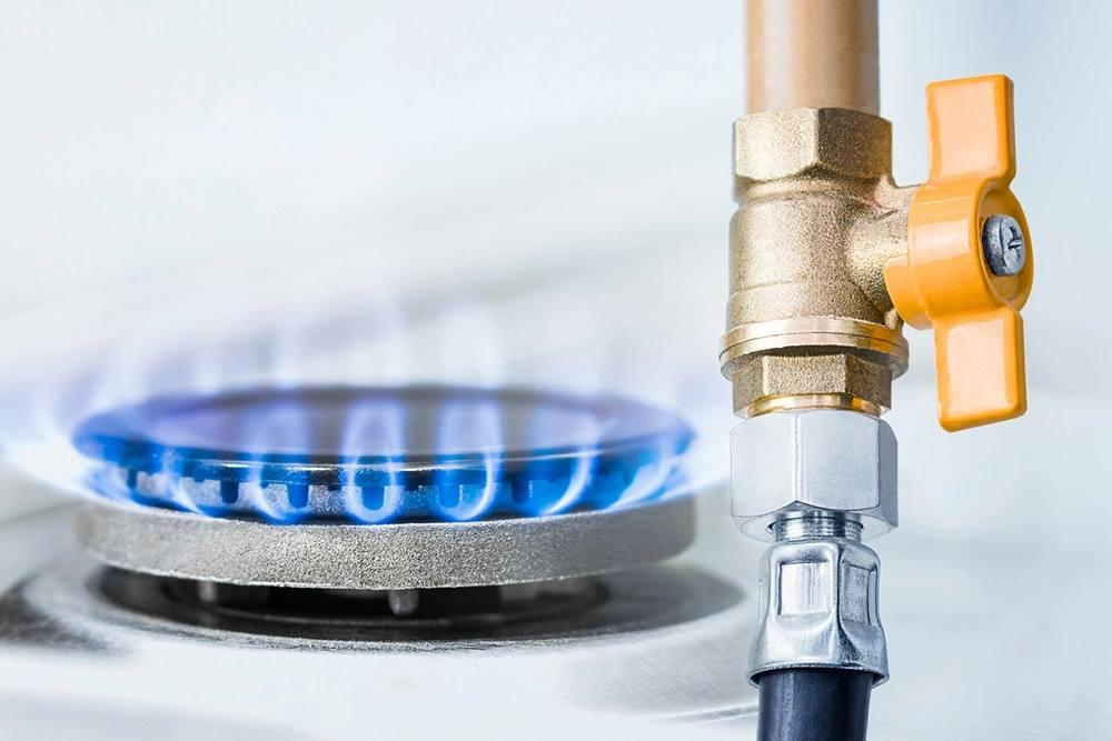 Ещё 6 населённых пунктов газифицируют в городском округе Щёлково   Это стало возможным благодаря программе «Развитие газификации в Московской области до 2035 года». Среди них:     деревня Горбуны;   деревня Глазуны;   деревня Хлепетово;   деревня Бартеньки;   деревня Могутово;   деревня Мосальское.     После этого жители смогут подключить дом к газу по социальной газификации.   Также в этом году сотрудники «Мособлгаз» начнут работы по газификации СНТ «Сабурово-1». А по президентской программе «Социальная газификация» газ придёт в 66 населённых пунктов.    Посмотреть списки можно на нашем сайте.   Напоминаем, что принять участие в программе можно:    подав заявку на сайте «Мособлгаза»;   обратившись в ближайший офис компании.     В специальном телеграм-чате специалисты ответят на все интересующие вас вопросы по социальной газификации в округе.    Подробнее о программе рассказывали здесь.    #социальнаягазификация