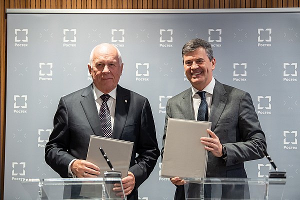Ростех объединился с ведущими вузами страны для создания прорывных технологий Госкорпорация Ростех расширяет научно техническое партнерство с ведущими вузами страны Соглашения о сотрудничестве с восемью университетами были подписаны на заседании Совета опорных вузов которое прошло в Москве Стороны будут совместно создавать передовые технологии проводить исследования выполнять опытно конструкторские работы и готовить кадры для предприятий Ростеха Об этом сообщает AVIA RU В заседании Совета опорных научно образовательных организаций участвовали министр науки и высшего образования Валерий Фальков министр промышленности и торговли Антон Алиханов генеральный директор Ростеха Сергей Чемезов председатель Комитета Государственной Думы РФ по промышленности и торговле Владимир Гутенев представители холдингов Корпорации и ректоры нескольких десятков российских вузов aviaru net n290156