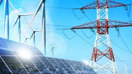 Россия к 2050 году введет 26 ГВт новых мощностей возобновляемой энергетики В России до 2050 года будет введено 26 ГВт новых ГЭС, ГАЭС, ветряных и солнечных электростанций ВЭС и СЭС , 50 ГВт новых ТЭС и 30 ГВт новых АЭС. Таким образом, установленная мощность электростанций достигнет 330 ГВт. Об этом сообщил вице-премьер РФ Александр Новак. "В результате долгосрочных мер развития энергетического комплекса к 2050 году установленная мощность электростанций достигнет 330 ГВт +78 ГВт к 2023 году , будет введено 26 ГВт новых ГЭС, ГАЭС, ВЭС и СЭС +50% к 2023 г. и 50 ГВт новых тепловых электростанций. Будет построено 30 ГВт новых атомных электростанций +29% к 2023 году , доля атомной генерации в структуре производства электроэнергии увеличится до 25%", - отметил Новак. По его словам, на рынке РФ также появится линейка новых продуктов - энергоблоки средней и малой мощностей, технологии замкнутого ядерного цикла. Вице-премьер добавил, что с учетом мирового тренда на развитие ВИЭ продолжится совершенствование механизмов регулирования возобновляемой энергетики. В России с учетом лучших мировых практик будут созданы системы национальных стандартов в области ВИЭ.