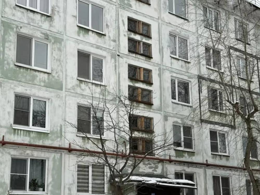 Северодвинец искупит грех убийства на обязательных работах Пресс служба областной прокуратуры сообщает что 45 летний житель города корабелов приговорён к обязательным работам за убийство своей собаки Ещё в конце августа прошлого года мужчина сильно напился в квартире дома на Первомайской словил психоз и отчего то сильно невзлюбил собственного пса Поводом для буйства послужил конфликт с сожительницей Гневный и пьяный он собрал женские вещи собаку и выбросил всё это с 5 этажа Питомец скончался по дороге в ветклинику куда его повезли неравнодушные прохожие Подсудимый вину в совершении преступления признал Приговором суда ему назначено наказание в виде 120 часов обязательных работ Фото пресс службы областной прокуратуры