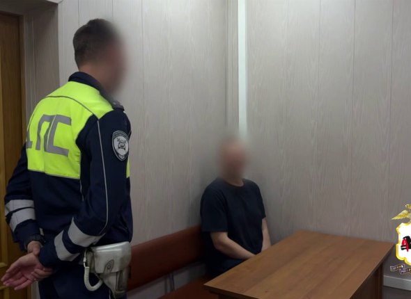 В Иркутске водитель УАЗа повредил 10 автомобилей и уехал с места ДТП Мужчину лишили прав на 6 лет ВИДЕО Читать подробнее на сайте...