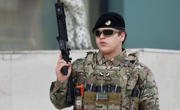17 летний Адам Кадыров будет курировать уплату налогов в Чечне Об этом сообщил его отец Рамзан До своего совершеннолетия Адам Кадыров стал руководителем службы безопасности главы Чечни куратором МВД и секретарем Совбеза региона куратором министерства спецназа имени Путина и куратором оказания гуманитарной помощи жителям Палестины от ЧР Также Адам получил 27 государственных наград banki oil