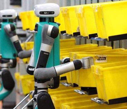 Amazon стремится заменить до 600 000 работников роботами The New York Times Как сообщает The Verge ссылаясь на данные The New York Times Amazon стремится заменить более 600 000 работников людей роботами к 2033 году Речь идет как о сотрудниках уже работающих в компании их планируется сократить так и о потенциальных соискателях чьи рабочие места займут роботы и автоматизированные системы
