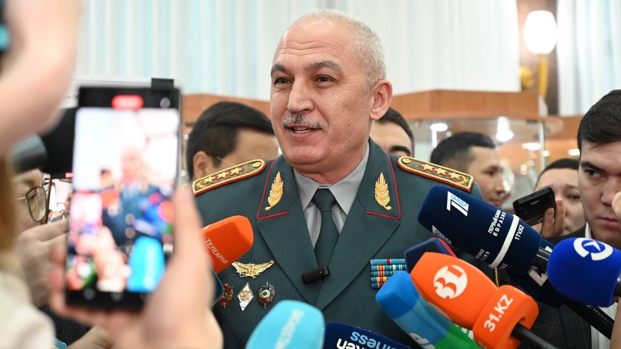 Очередной фейк: в казахстанских СМИ обсуждали "задержание" экс-министра обороны Руслана Жаксылыкова Эта информация оказалась ложью. Руслан Жаксылыков был освобождён от занимаемой должности 8 июня. Его сменил Даурен Косанов.