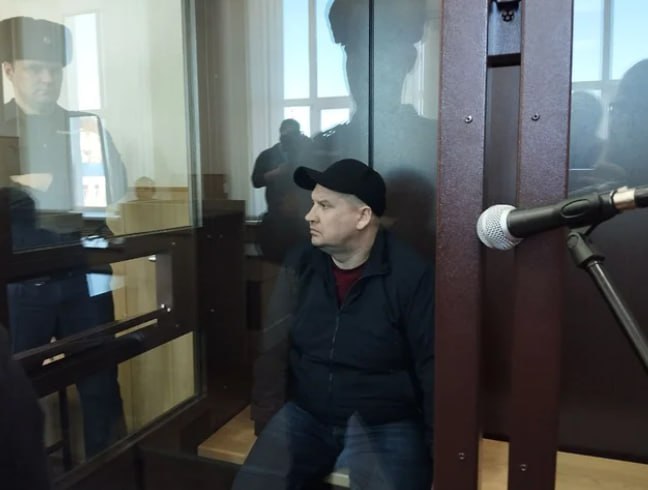 Бывший начальник колонии не смог отменить приговор Пермский краевой суд оставил в силе приговор бывшему начальнику исправительной колонии №29 ГУФСИН по Пермскому краю Дмитрию Ассанову  на фото , осужденному за взяточничество. Об этом сообщает портал Ura.ru. 30 мая 2025 года Мотовилихинский суд Перми признал господина Ассанова виновным в получении взяток. Суд посчитал доказанным, что подполковник получил от одного из бизнесменов, которому в силу должностного положения мог способствовать, взятки на общую сумму 3,7 млн руб. за совершение действий, входящих в его служебные полномочия