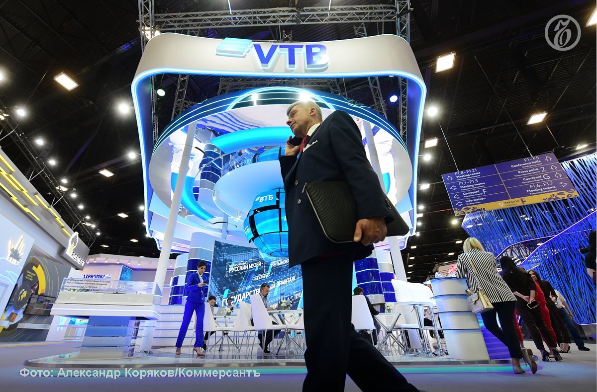 ВТБ начинает второй этап рублификации своих валютных субординированных облигаций голосование пройдет в конце ноября На первом этапе только один выпуск из восьми набрал необходимое количество голосов для перевода в рубли при этом был очень высокий процент неголосовавших В этот раз помимо бумажного голосования банк вместе с НРД организовал возможность голосования онлайн что по мнению экспертов повышает шансы на положительный исход Ъузнал