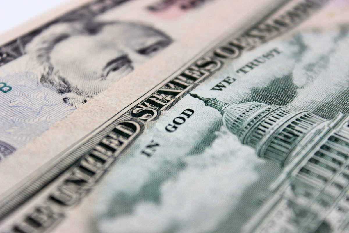 Золотовалютные резервы Беларуси приблизились к $12 млрд   Официальные резервные активы Беларуси продолжают расти значительными темпами. За июль они увеличились на $400,3 млн. Этот рост продолжается уже восемь месяцев подряд.  Основную долю в ЗВР Беларуси занимает монетарное золото. На втором месте по доле в резервах — активы в инвалюте. А вот объем специальных прав заимствования уменьшился.     Подробнее