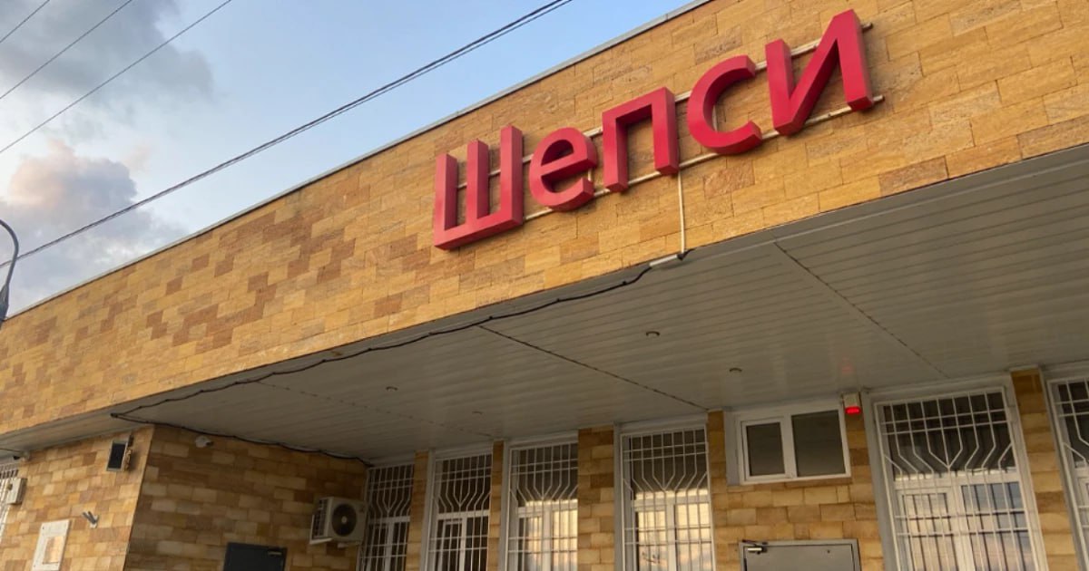 Движение поездов остановилось из-за обвала скалы на ж/д пути в Краснодарском крае Движение поездов на перегоне Туапсе — Шепси было временно прекращено из-за обрушения скальных пород на ж/д пути. Из-за обрушения камней после ливня было приостановлено движение 10 поездов. С 4:19 были задержаны следующие составы: На место происшествия была отправлена команда специалистов. В кратчайшие сроки они смогли освободить участок от завалов. В 5:47 движение поездов было полностью восстановлено. Утренний Юг /фото/видео для публикации или заказать рекламу: «Утренний Юг»