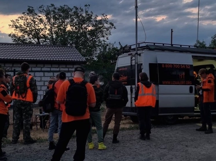 В Ростовской области в течение августа было зарегистрировано 110 случаев пропажи людей Согласно сведениям отряда ЛизаАлерт 60 человек были найдены живыми судьба 24 до сих пор остается неизвестной и их поиски продолжаются Четверо благополучно вернулись к своим семьям а у троих удалось установить личности К сожалению двое пропавших были найдены погибшими По семи заявкам отсутствует обратная связь от заявителей что делает их статус неопределенным Один человек был передан в программу Жди меня В отношении девяти пропавших удалось разыскать родственников Стоит отметить что в предыдущем месяце было зарегистрировано 114 случаев исчезновения людей Подписаться на Новости Ростова Прислать новость