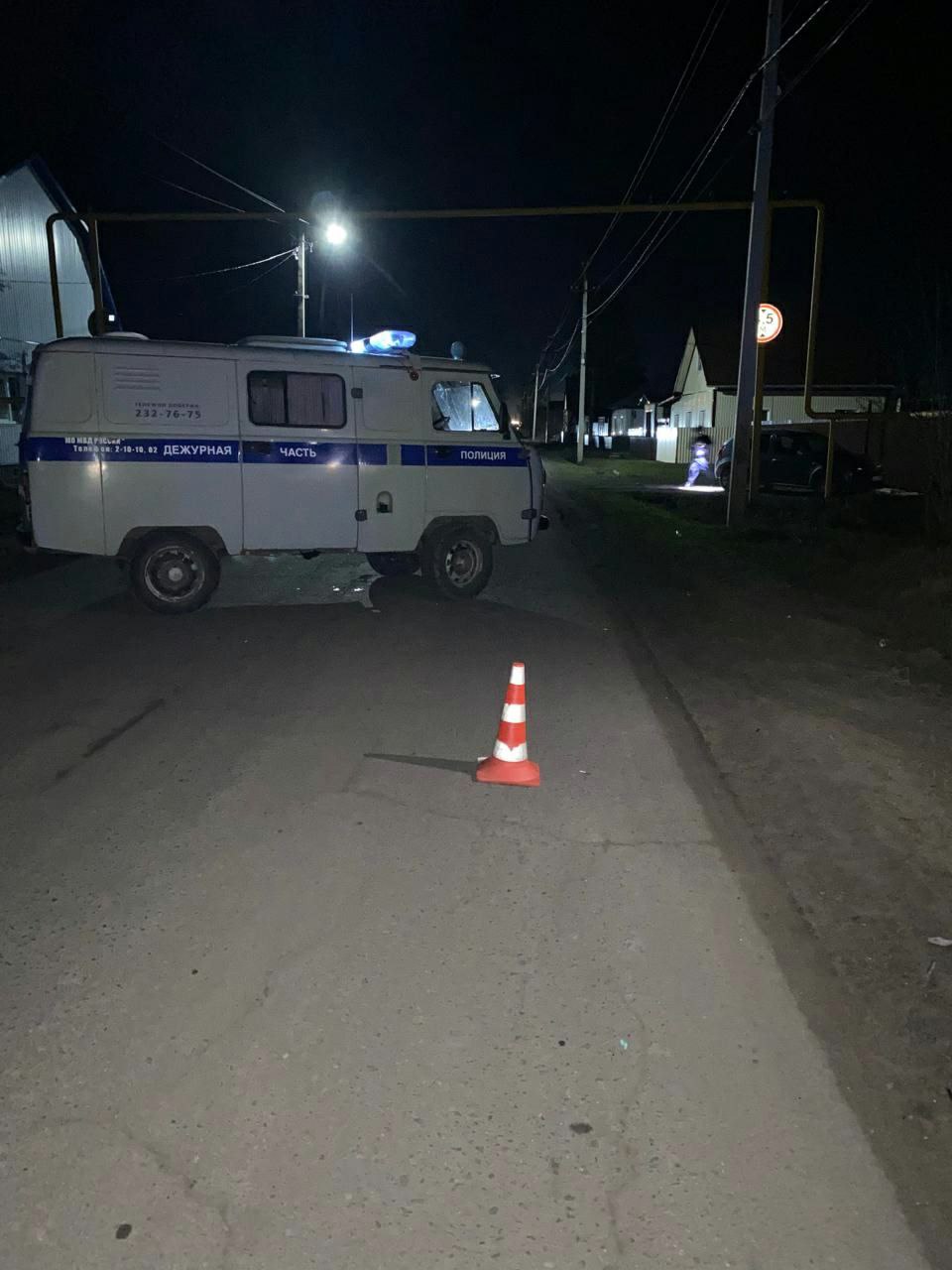 В Барабинском районе произошло смертельное дорожно-транспортное происшествие. В результате автоаварии погиб пешеход. По предварительной информации, 19.04.2025 около 23часов 00 минут на территории города Барабинска водитель 1985 года рождения, находясь в состоянии опьянения, управляя автомобилем Тойота Королла Филдер, двигаясь по ул.Мира в прямом направлении, напротив дома 78 совершил наезд на пешехода, который двигался попутно. В результате ДТП пешеход-мужчина 2002 года рождения скончался. На месте работали сотрудники Госавтоинспекции и следственно-оперативная группа. Обстоятельства уточняются. Комментарий с места ДТП инспектора по пропаганде БДД Госавтоинспекции Барабинского района Ольги Инишевской.