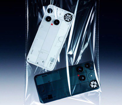 Глава Nothing Карл Пей заявил что из за дефицита DRAM смартфоны станут хуже или на 30 дороже Генеральный директор Nothing Карл Пей заявил в социальной сети X что в 2026 году смартфоны вероятно станут хуже по характеристикам Альтернативный вариант значительное повышение стоимости для конечного потребителя примерно на 20 30 По словам руководителя в течение последних 15 лет индустрия мобильных устройств полагалась на постепенное снижение цен на компоненты