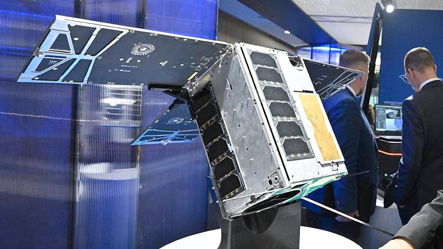 В России хотят создать свой Starlink спутник назовут Зорким Производители собираются собрать сразу 3 0 0  спутников и запустить их на орбиту уже через ГОД Обещают что группировка русского Старлинка спасет страну от шатдаунов интернета и даст доступ к видосикам любой бабуле из тайги Верим Бэкдор