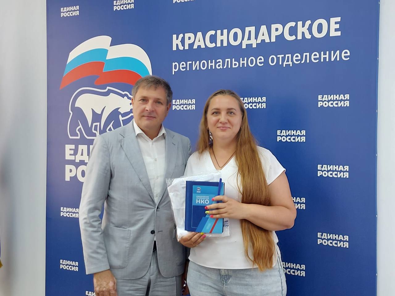 Кубанская НКО вошла в число победителей Всероссийского конкурса  «Единой России» по поддержке гражданских инициатив  Руководитель организации социальной помощи «Ген добра» Анна Петрусева представила на федеральный конкурс проект «Кулинария для ФКУшек». Он направлен на поддержку людей, страдающих фенилкетонурией, – редким генетическим заболеванием, при котором на протяжении всей жизни человеку необходимо соблюдать строгую диету с ограничением белка.  Проект кубанских общественников «Кулинария для ФКУшек» признан победителем в номинации «Лучшая местная инициатива». Инициатива включает в себя проведения обучающих семинаров и кулинарных мастер-классов, которые помогут пациентам готовить вкусные блюда с соблюдением всех ограничений по питанию, развить творческие и коммуникативные навыки, что даст возможность почувствовать себя частью полноценного общества.  Координатор Центра поддержки гражданских инициатив в Краснодарском крае, депутат ЗСК Игорь Брагарник поздравил Анну Петрусеву с победой, отметив важность проекта, аналогов которому нет.  «Мы обязательно будем поддерживать проект и дальше, чтобы получить поддержку от Фонда президентских грантов для его реализации», – подчеркнул Игорь Брагарник.