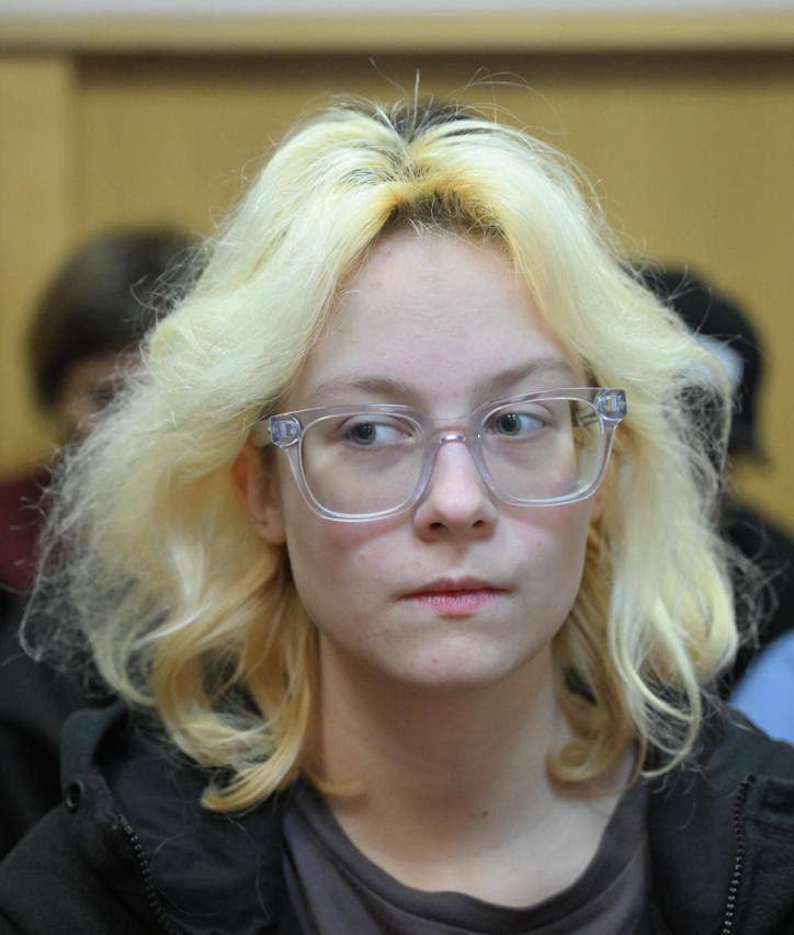 Суд в Петербурге зарегистрировал административное дело о дискредитации армии против уличной певицы Наоко Сейчас она отбывает второй подряд административный арест срок которого истекает утром 10 ноября ВПШ