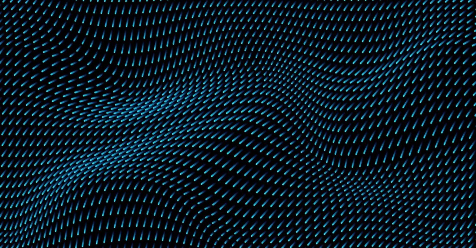 В Японии поймали новое состояние магнетизма альтермагнетизм Исследователи из нескольких японских университетов экспериментально подтвердили существование редкого магнитного состояния в тонких плёнках диоксида рутения RuO₂ Этот режим назвали альтермагнетизмом это фундаментально новое упорядочение магнитных моментов в кристалле отличное от привычных вариантов Почему это важно Потому что такое состояние потенциально позволяет делать системы хранения данных быстрее плотнее и надёжнее спины в альтермагнетиках можно использовать как носители информации не полагаясь только на обычный ферромагнетизм Пока это аккуратная лабораторная физика твёрдого тела но именно с таких странных эффектов обычно и начинаются новые поколения памяти