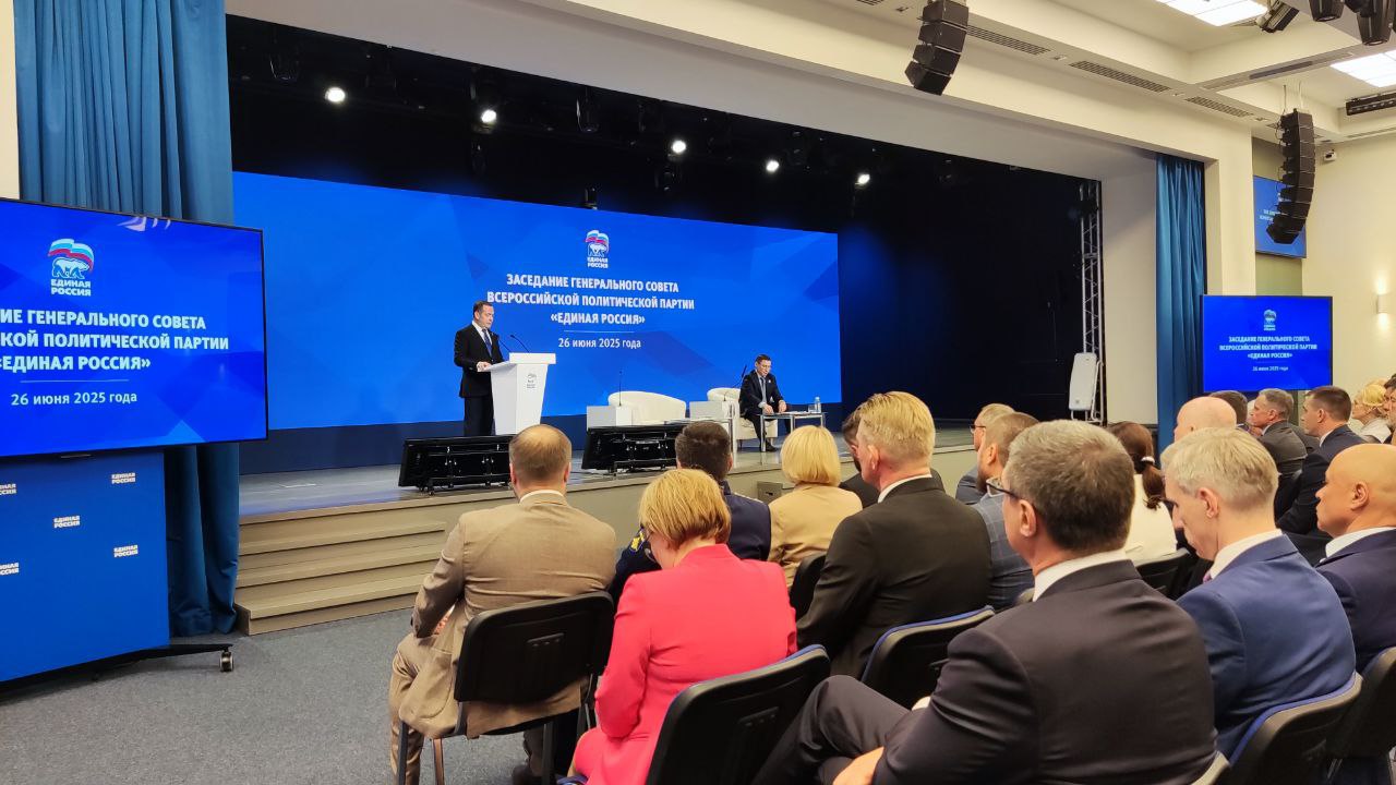 Дмитрий Медведев: Гуманитарная миссия Единой России стала точкой сбора патриотической инициативы, которая выражается в конкретных делах Работа гуманитарной миссии повышает авторитет партии, влияние среди гражданских активистов. Помогает выстраивать прочные связи с бизнесом, который имеет патриотическую ориентацию, включая бизнес, который работает с беспилотниками. Надо учитывать и использовать этот опыт в нашей электоральной работе, - сказал Председатель партии на Генсовете.