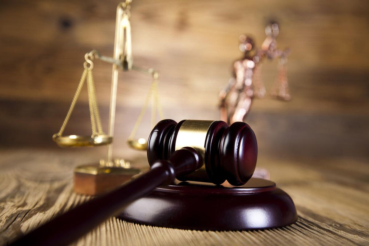 Суд отменил Указ губернатора Запорожской области об увольнении секретаря облизбиркома Сивенковой Исковое заявление об отмене Указа губернатора Запорожской области Евгения Балицкого от 19 11 2025 906 у Об освобождении от обязанности члена Избирательной комиссии Запорожской области с правом решающего голоса Е В Сивенковой было направлено в Мелитопольский межрайонный суд Запорожской области прокуратурой Запорожской области Мелитопольский межрайонный суд принял решение административный иск прокуратуры удовлетворить в полном объеме признать незаконным и отменить Указ губернатора Запорожской области от 19 11 2025 906 у Решение суда в законную силу не вступило мелитопольскийсуд админдела отменауказа