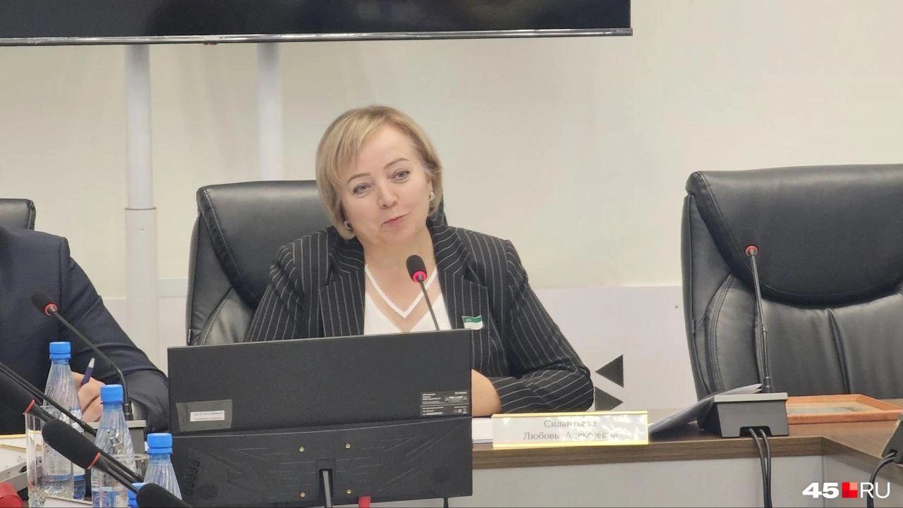 Депутаты выбрали нового председателя городской думы Кургана Им стала Любовь Силантьева Депутат Татьяна Фёдорова представлющая партию Единая Россия в качестве кандидата предложила Любовь Силантьеву Больше предложений не было За Силантьеву единогласно проголосовали 20 депутатов Любовь Силантьева руководит постоянной депутатской комиссией по социальной политике является членом партии Единая Россия Ранее работала директором школы 7 которую посещал Владимир Путин Читайте нас в MAX