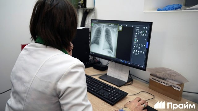 Среднемесячная зарплата врачей в сфере ОМС составила 147 тысяч рублей В 2025 году она возросла по сравнению с предыдущим годом на 12 1 заявил глава ФФОМС Илья Баланин По его словам этому способствовало ежегодное увеличение размера субвенции Подписывайтесь на ПРАЙМ в MAX