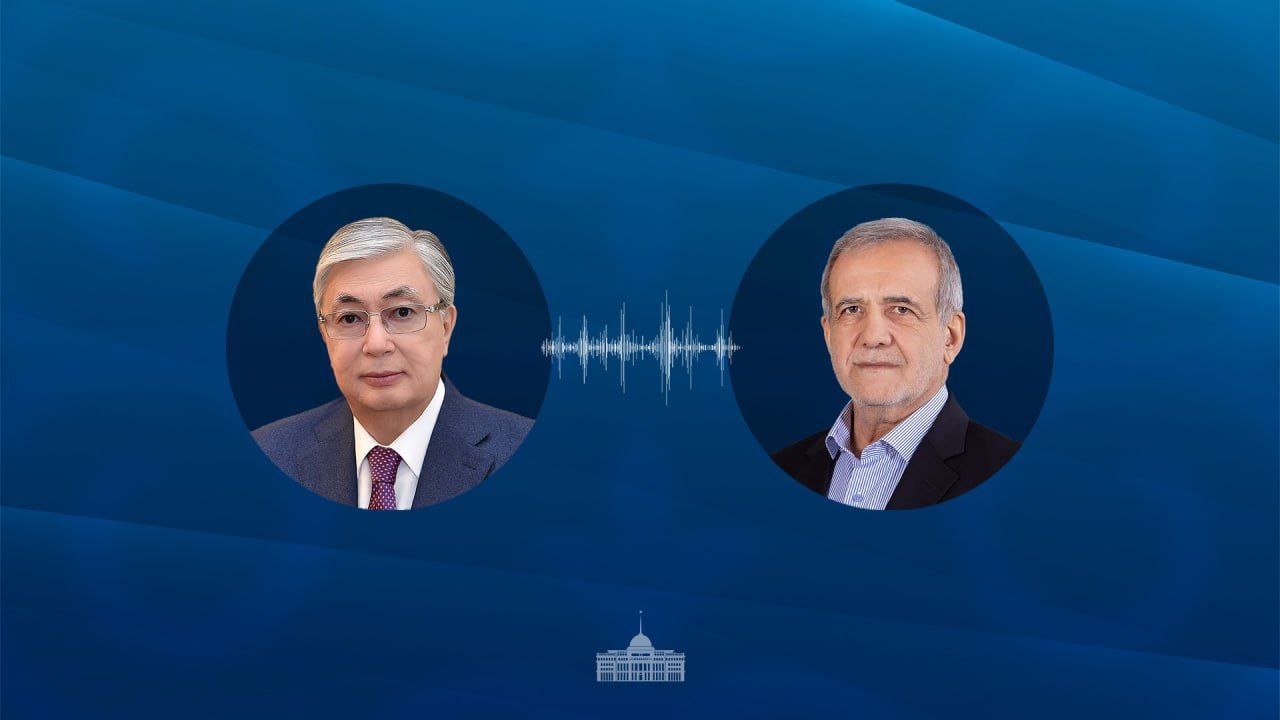 Токаев и президент Ирана поздравили друг друга с праздником Курбан айт Глава государства провел телефонный разговор с президентом Ирана Масудом Пезешкианом. Они обменялись поздравлениями по случаю священного для всех мусульман праздника Курбан айт. Касым-Жомарт Токаев и Масуд Пезешкиан с удовлетворением отметили динамичное развитие казахско-иранских отношений, основанных на узах дружбы и добрососедства, сообщили в Акорде. В ходе разговора были рассмотрены перспективы расширения торгово-экономического и инвестиционного сотрудничества. Фото: Акорда /CentralMediaNews