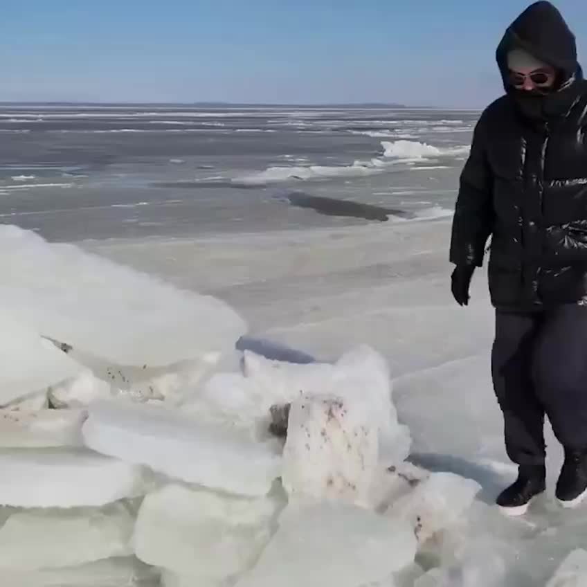 Ледяные торосы на пляже Анапы: редкое явление из-за морозов