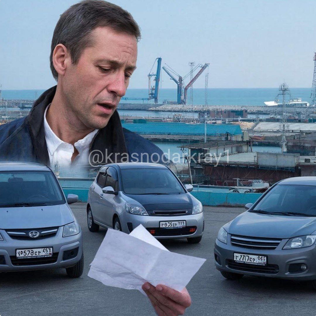 Мужчине продавшему иномарки с перебитым VIN номером грозит до 10 лет лишения свободы 45 летний житель Новороссийска зная что на 2 х принадлежащих ему корейских автомобилях измененные индефикационные номера решил их перепродать Он составил договоры купли продажи по поддельному паспорту и продал машины жителям Москвы и Казани Автодилер решил повторить аферу с другой иномаркой но сотрудники уголовного пресекли его действия Обман вскрылся когда покупатели попытались поставить машины на учет Мошенник получил с продаж 5 5 млн рублей Уголовное дело по ч 4 ст 159 УК РФ Мошенничество направлено в суд Новороссиец заключен под стражу Ему грозит до 10 лет лишения свободы Перейти в наш канал МАХ Подпишись поделись krasnodarkray1 Прислать видео новость
