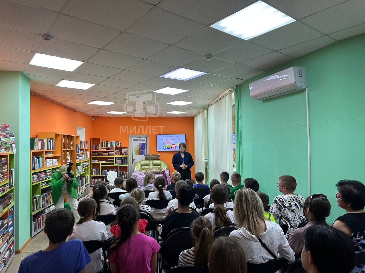 В Крымской республиканской библиотеке для молодежи стартовало «БиблиоЛето» В рамках площадки для детей будут устраивать развлечения, экскурсии по библиотеке, игры и конкурсы, а также чтение на свежем воздухе. Программа будет работать на протяжении лета, вход свободный.