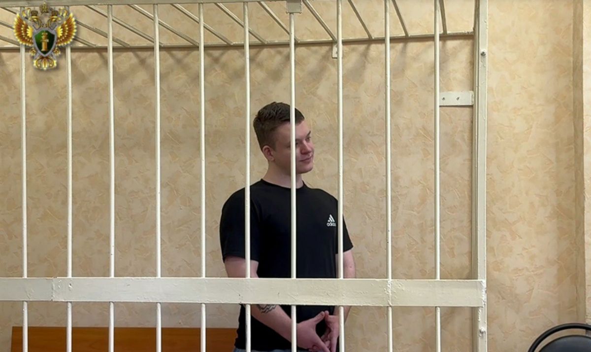 Суд приговорил 21-летнего воронежца к 18 годам тюрьмы и колонии строгого режима за госизмену и подготовку к теракту Как считает следствие, в сентябре 2024 года Белов установил связь с представителями украинского легионом «Свобода России» признан террористическим, его деятельность запрещена в РФ . По их заданию за денежное вознаграждение молодой человек собирал и передавал сведения о военнослужащих и используемых ими транспортных средствах. ↗ Прислать новость Подписаться