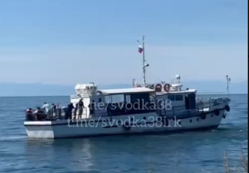 В Листвянке на волнорезе застрял корабль с пассажирами  Корабль «Фартовый-2» застрял на волнорезе в Листвянке. На борту находились пассажиры, сообщает телеграм-канал «Сводка38».  Инцидент произошёл 29 июля около 11 часов. Судно наехало на волнолом и застряло. На место выехали спасатели, следственно-оперативная группа и работники прокуратуры. Судно сняли с волнореза. Пострадавших нет.  Устанавливаются все обстоятельства инцидента.   #иркутск