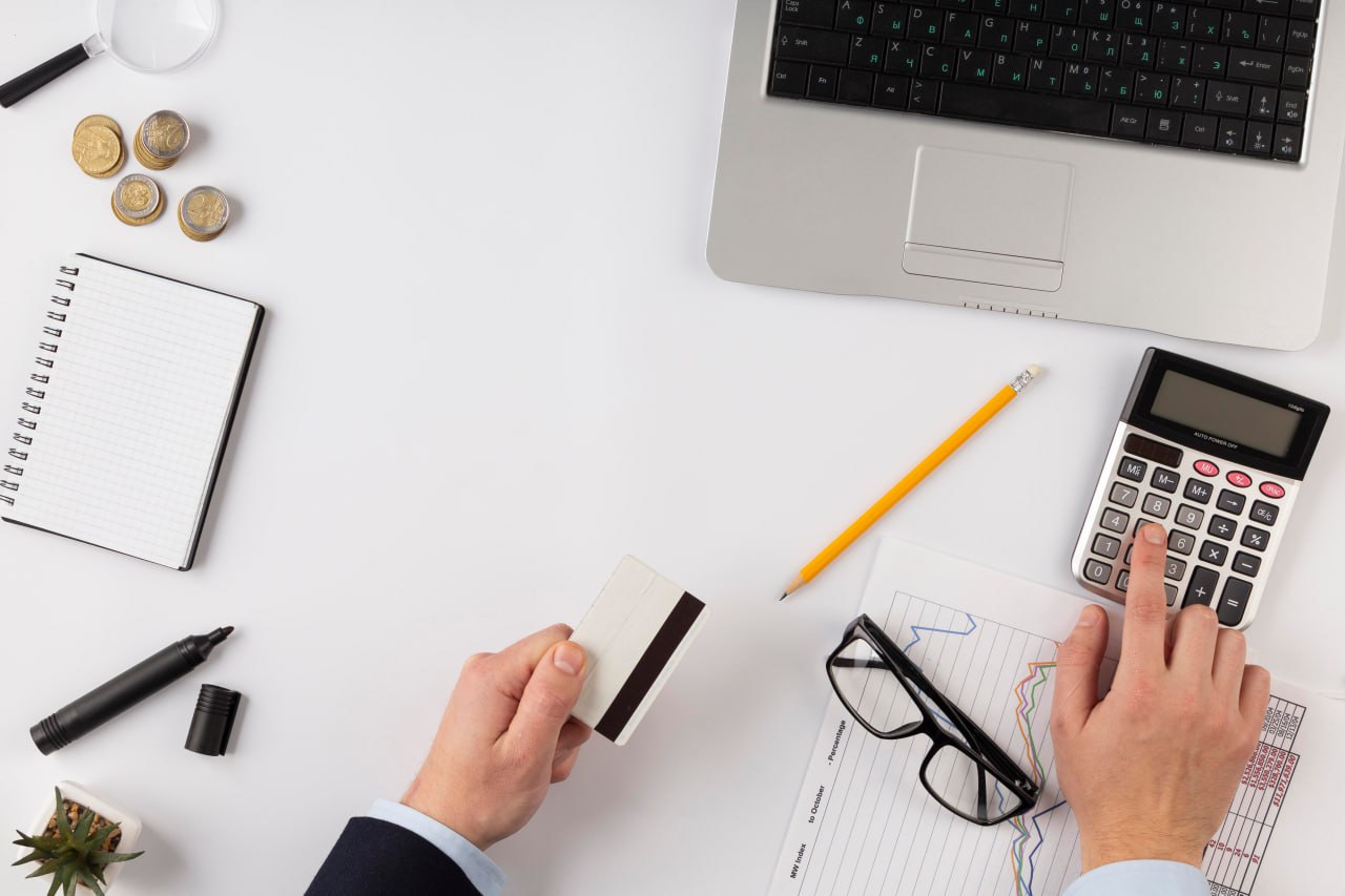 Налоговые долги в Ростовской области выросли на 16 за октябрь 2025 года Просроченная задолженность физических лиц и предприятий Ростовской области по налоговым платежам в бюджет региона увеличилась в течение октября 2025 года почти на 16 На 1 ноября текущего года общий объем недоимки превысил 7 45 млрд рублей месяцем ранее этот показатель находился на уровне 6 44 млрд рублей