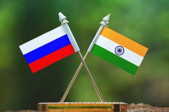Россия и Индия сумели достичь очень хороших успехов в преодолении проблем во взаиморасчетах в твердых валютах и ведут активный диалог по сопряжению платежных систем - по словам посола России в Нью-Дели Дениса Алипова, межбанковское сотрудничество в целом является важным и весьма заметным направлением в нынешнем взаимодействии двух стран. "Банки обеих стран прямым образом участвуют в решении очевидных проблем, которые возникли во взаиморасчетах в твердых валютах, которые были нарушены. В последние годы мы достигли очень хороших успехов. Мы сейчас на 85% используем национальные валюты в расчетах друг с другом" - сообщил он.