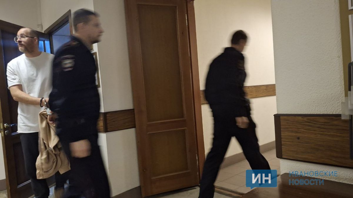 В Курском суде решилась судьба Снежаны и Владислава Мартьяновых из Ивановской области     Ленинский районный суд Курска удовлетворил иск Генпрокуратуры к Владимиру Лукину, Игорю Грабину, Снежане и Владиславу Мартьяновым, а также восьми организациям о взыскании свыше 4,1 млрд рублей.  ↗  Прислать новость   Подписаться