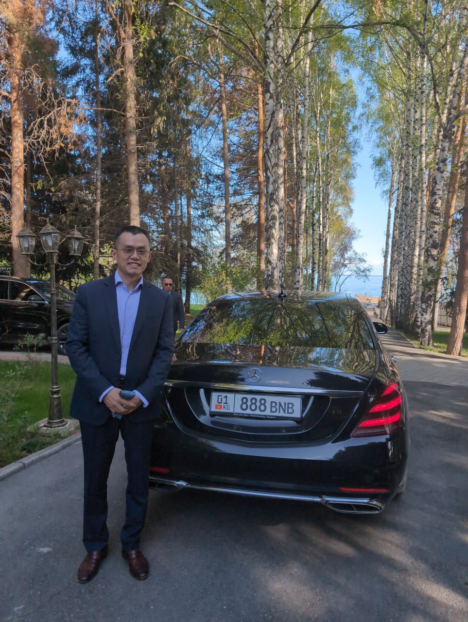 Основатель Binance Чанпэн Чжао побывал в Кыргызстане и посоветовал властям создать нацрезерв из биткоина и BNB. Также Кыргызстан планирует запустить обеспеченный золотом стейблкоин USDKG в третьем квартале. Он будет привязан к доллару США с резервом на $500 млн и планами роста до $2 млрд. Новости AI YouTube