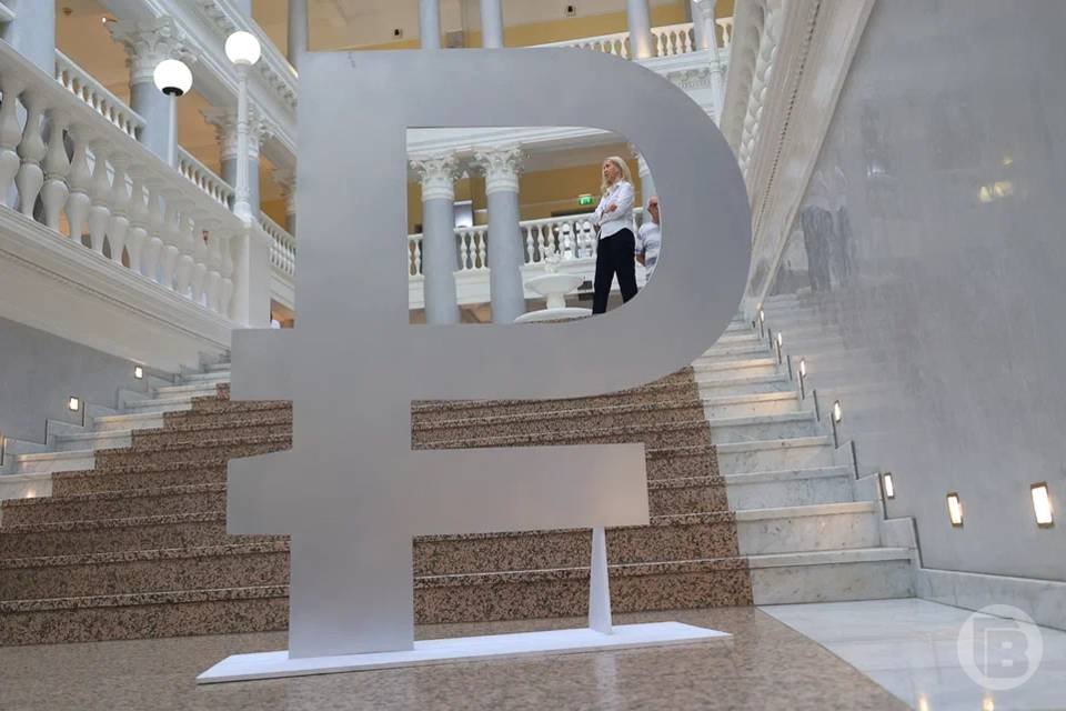7 87 составила годовая инфляция в Волгоградской области за сентябрь 2025 года Рост показателя произошел из за подорожания услуг Годовая инфляция в Волгоградской области за сентябрь 2025 года повысилась и составила 7 87 Это ниже чем в целом по стране 7 98 отмечают специалисты Банка России На рост показателя существенно повлияло подорожание услуг 0 90 При этом за месяц относительно августа меньше всего прибавили в цене продукты питания 0 23 а непродовольственные товары подорожали умеренно 0 33