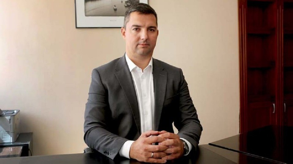 Гендиректора Ростовводоканала осудили на 1 5 года за разглашение гостайны Гендиректор Ростовводоканала Евгений Юркин признан виновным в разглашении государственной тайны Как сообщили в пресс службе регионального ФСБ суд приговорил его к 1 5 годам заключения в колонии поселения По версии следствия Юркин отправил несекретной почтой в министерство ЖКХ Ростовской области документы в которых содержалась информация о расположении критической инфраструктуры города что является государственной тайной В результате тайная информация стала достоянием третьего лица ростов новостиростова ростовнадону Подпишись на donnewsru