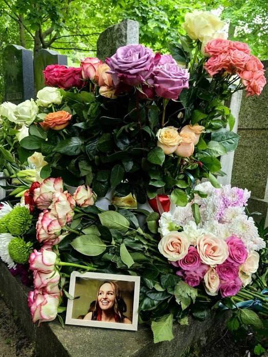 В Петербурге простились с журналисткой Ириной Панкратовой — на Новодевичье кладбище пришли друзья и коллеги.  Ирина умерла в середине мая на 39 году жизни. Последние несколько месяцев она боролась с онкологическим заболеванием.  В 2017 году она получила премию «Золотое перо» за расследование об «ИП городского масштаба» Александра Коновалова. В 2019 году Ирина стала специальным корреспондентом интернет-издания The Bell .   Внесено Минюстом в реестр иностранных агентов.