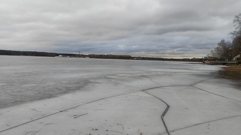 В Мытищах ежедневно проверяют толщину льда на водоемах  По состоянию на 7 февраля на Пяловском водохранилище толщина льда составляет до 10-11 см. Выход на него запрещен из-за неустойчивых температур.   Чтобы уберечь местных жителей от несчастных случаев, рядом с опасными участками размещают знаки «Запрещено выходить на лед». Информацию об их местоположении можно найти по ссылке.         Будьте предельно внимательны и осторожны вблизи водоемов, не выходите на лед. В случае возникновения чрезвычайной ситуации на воде звоните по номеру 112.  #мытищи_новости