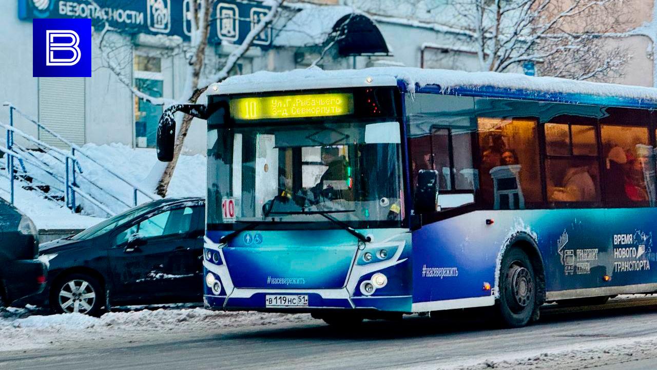 На новогодние праздники в Мурманске изменится расписание движения автобусов и троллейбусов  31 декабря троллейбусные и автобусные маршруты №№ 10А, 18, 24 будут работать по специальному расписанию "31 декабря", а автобусные маршруты №№ 1, 4Т, 5, 19, 27, 30, 33Р, 3Т, 6Т, 7Т – по расписанию "Воскресенье".  В ночь с 31 декбря на 1 января для маршрутов троллейбусов №№ 4, 6 и автобуса № 18 предусмотрено специальное расписание "Новогодняя ночь". Подробности – на нашем сайте.    Подпишись — Вести Мурман