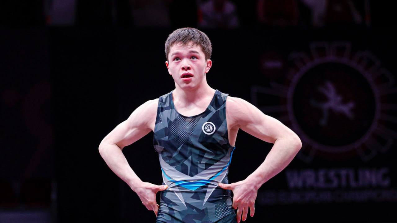 Есть финал Алибек Амиров победил в полуфинале первенства мира U 23 На турнире в сербском Нови Саде омич одержал уверенную победу 7 3 Всё решится завтра На связи болеем