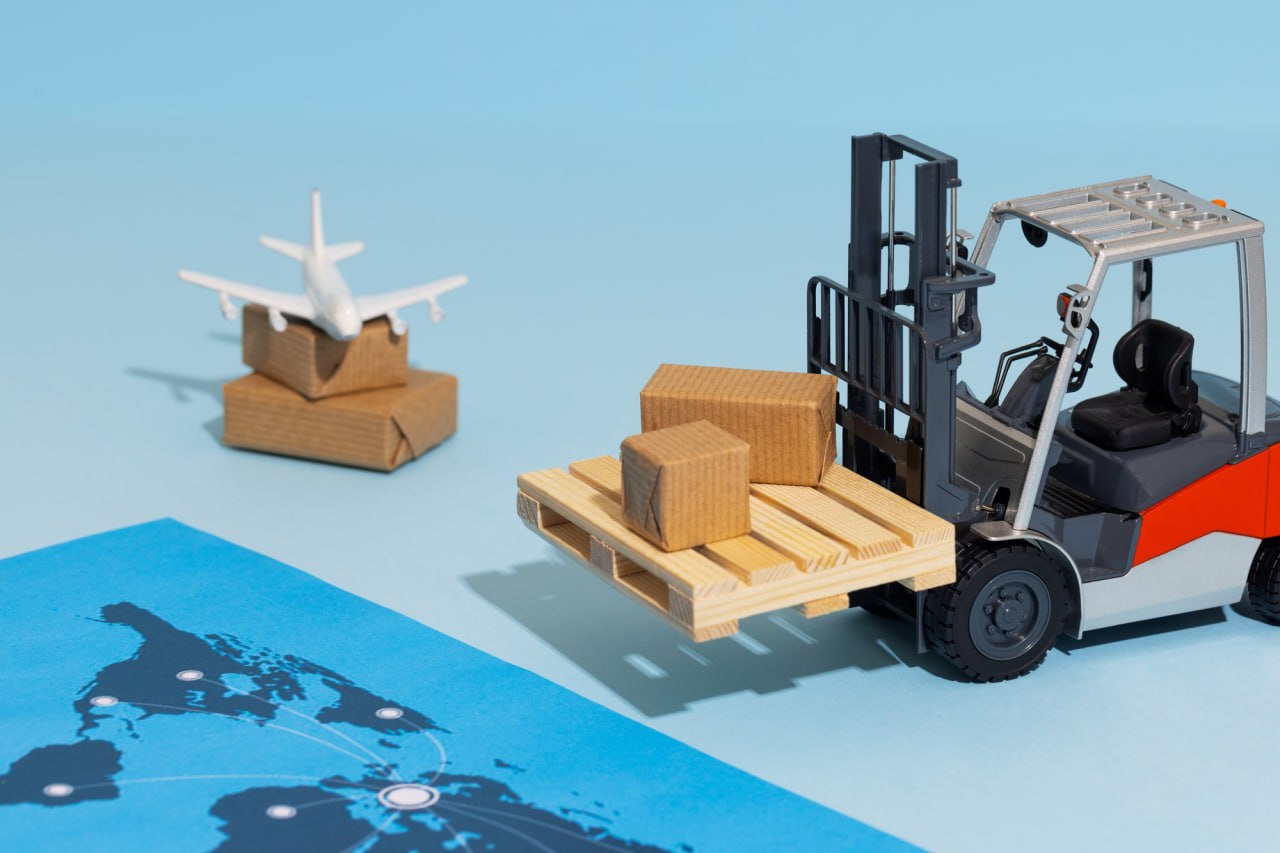 Нацпроект Международная кооперация и экспорт в Нижегородской области исполнен на 100 Подвели итоги реализации нацпроекта Международная кооперация и экспорт в Нижегородской области Ключевым оператором проекта является региональный Центр поддержки экспорта оказывающий комплексную поддержку субъектам малого и среднего предпринимательства при выходе на зарубежные рынки В 2025 году на реализацию нацпроекта было направлено 12 7 млн рублей Кассовое исполнение составило 100 Цель проекта к 2030 году обеспечить рост несырьевого неэнергетического экспорта на 67 Результаты 2025 года  при поддержке регионального Центра поддержки экспорта 35 субъектов МСП осуществили экспорт товаров и услуг  плановый показатель выполнен на 140         Все меры поддержки в центре Мой бизнес 8 800 301 29 94